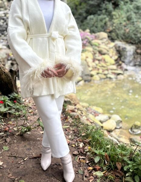 Tüy detaylı hırka krem