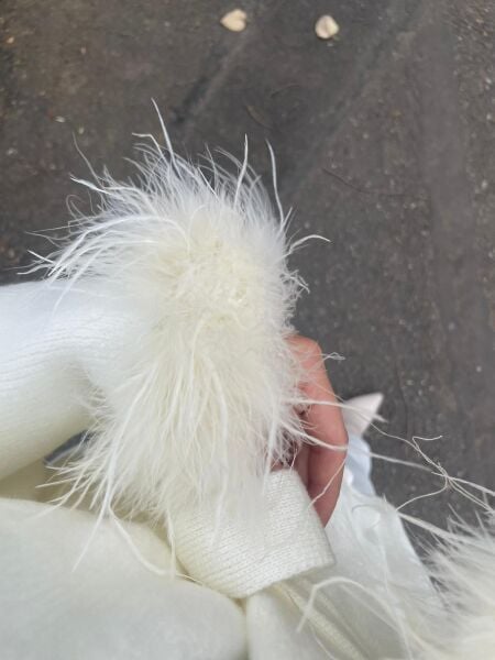 Tüy detaylı hırka krem